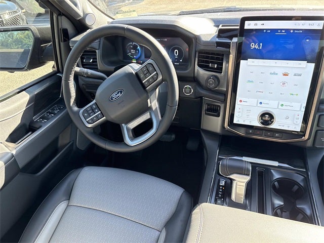 2025 Ford F-150 Lightning Lariat®