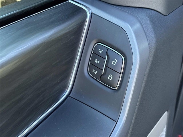 2025 Ford F-150 Lightning Lariat®