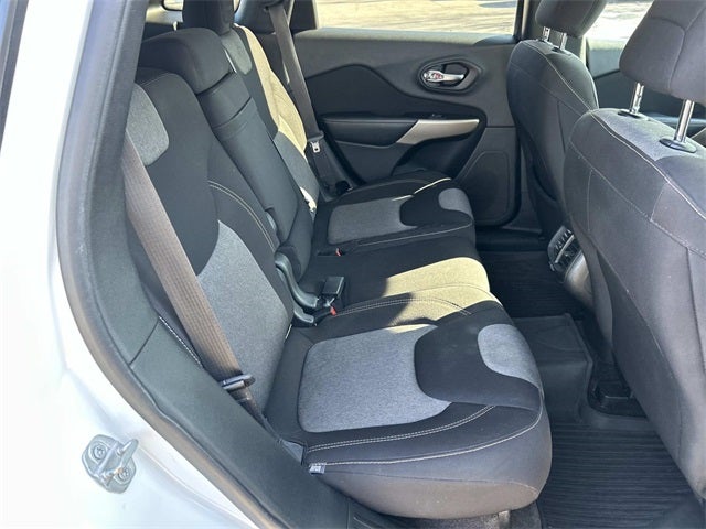 2017 Jeep Cherokee Sport