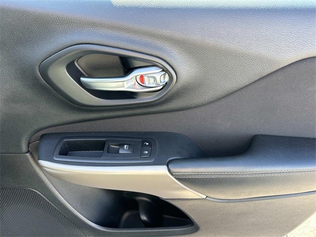 2017 Jeep Cherokee Sport