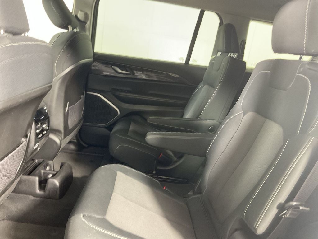 2022 Jeep Grand Cherokee L Laredo