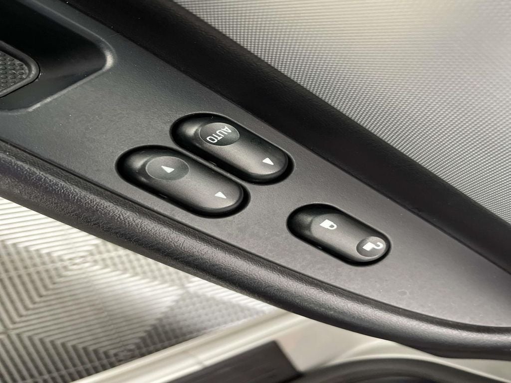 2005 Ford Thunderbird Base