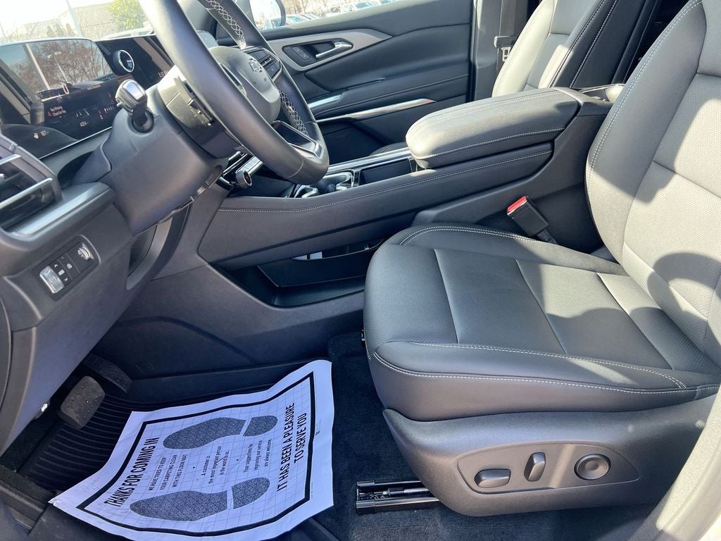 2025 Chevrolet Traverse FWD LT