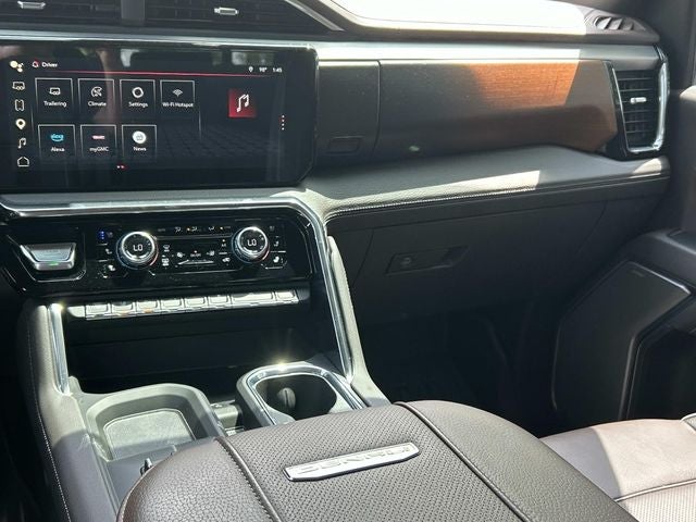 2025 GMC Sierra 2500HD Denali