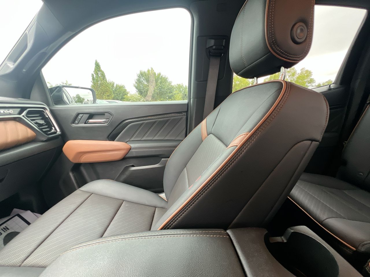 2025 GMC Canyon 4WD AT4