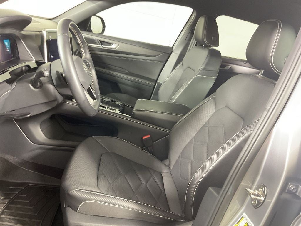 2024 Volkswagen Atlas Cross Sport 2.0T SE w/Technology