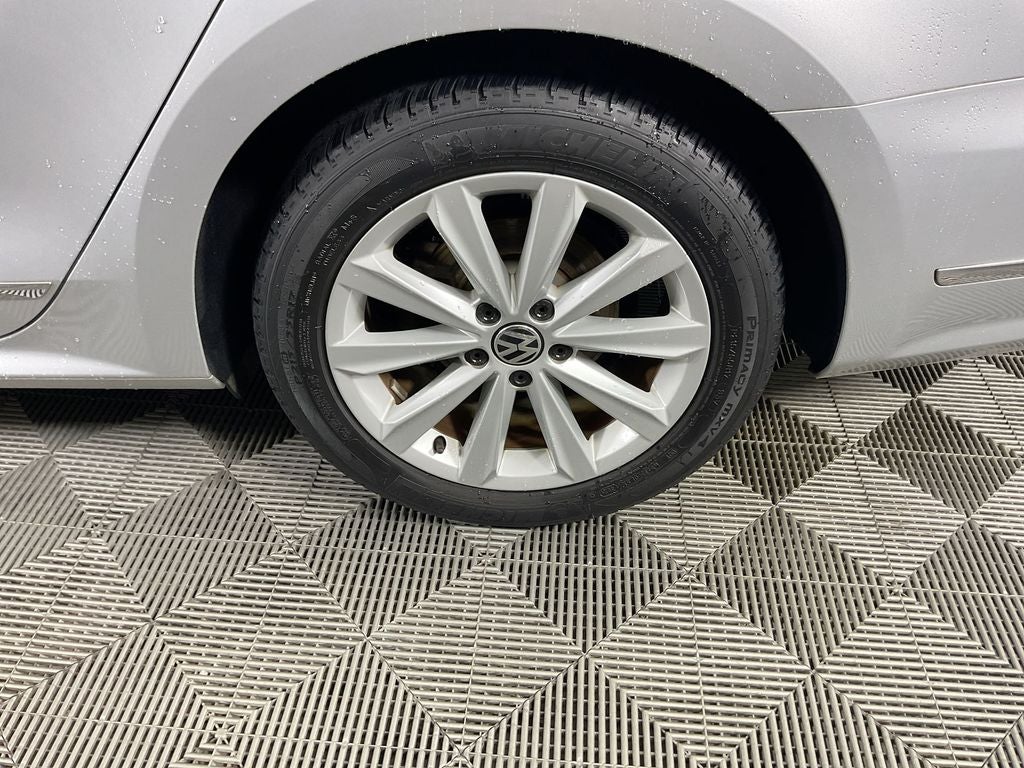 2013 Volkswagen Passat 2.5 SEL Premium