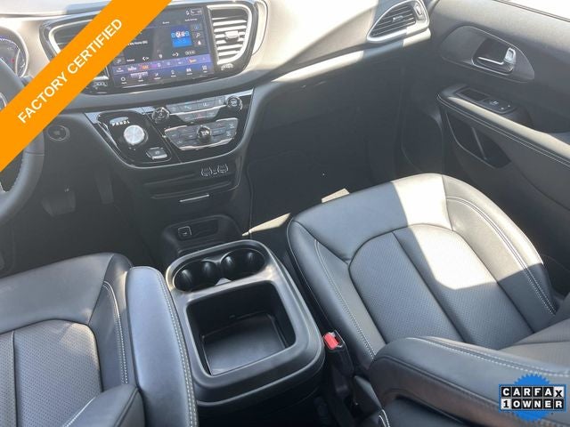 2025 Chrysler Voyager LX