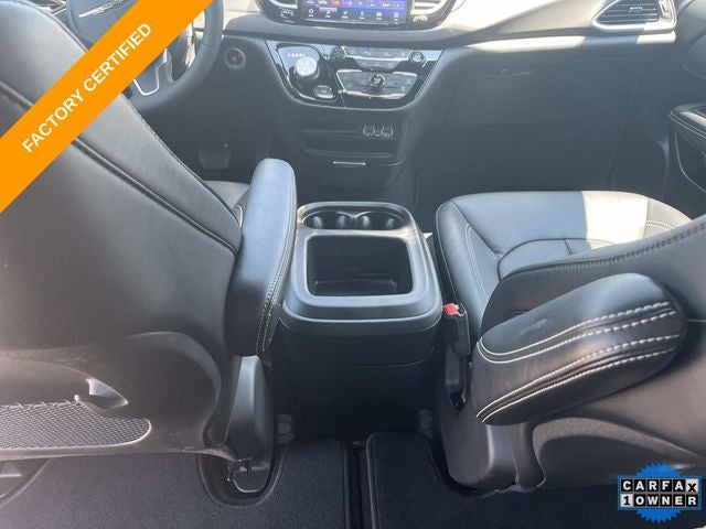 2025 Chrysler Voyager LX