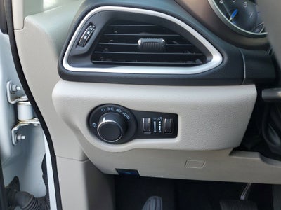 2023 Chrysler Voyager LX