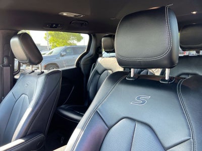 2022 Chrysler Pacifica Hybrid Touring L