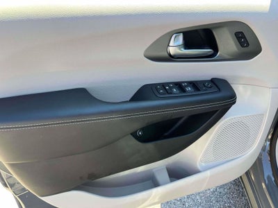 2022 Chrysler Pacifica Hybrid Touring L