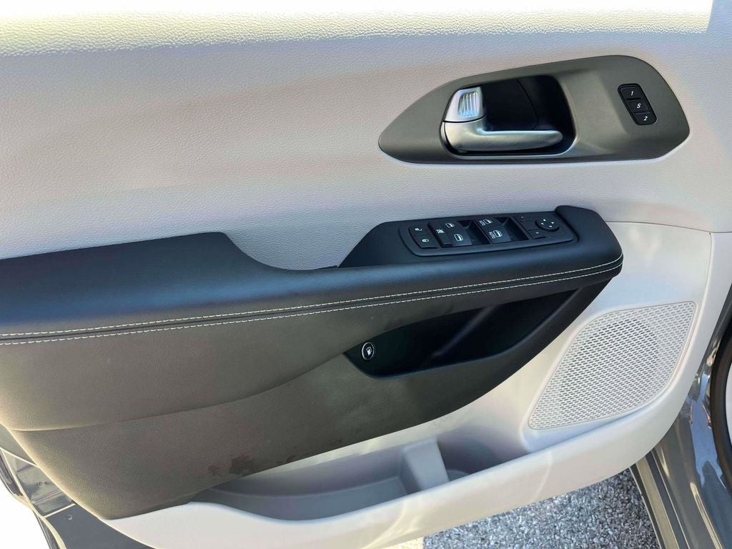 2022 Chrysler Pacifica Hybrid Touring L