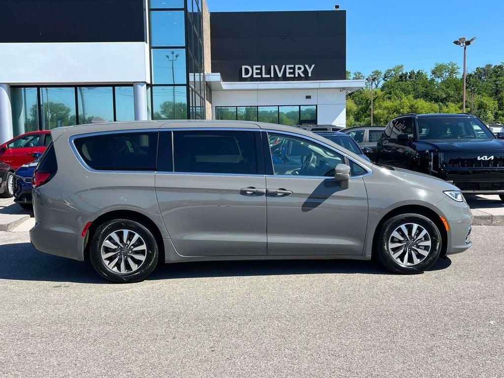 2022 Chrysler Pacifica Hybrid Touring L