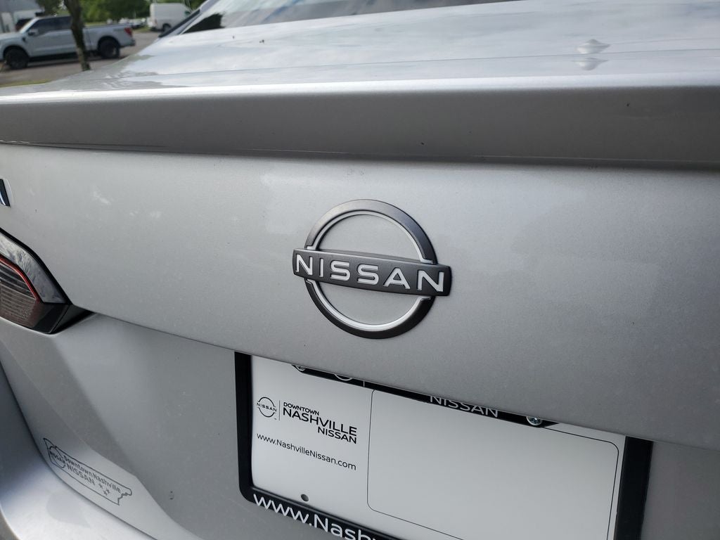 2025 Nissan Versa 1.6 SR