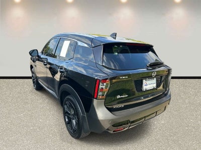 2025 Nissan Kicks SR