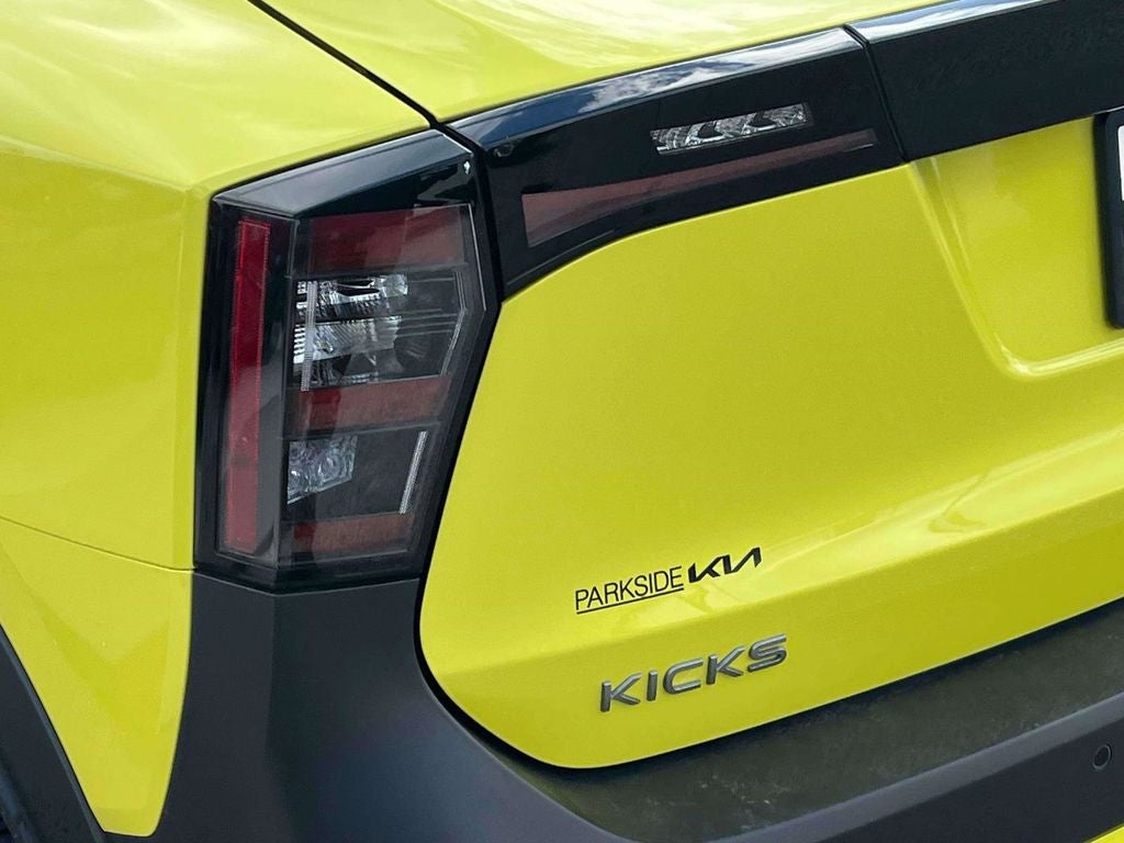 2025 Nissan Kicks SR