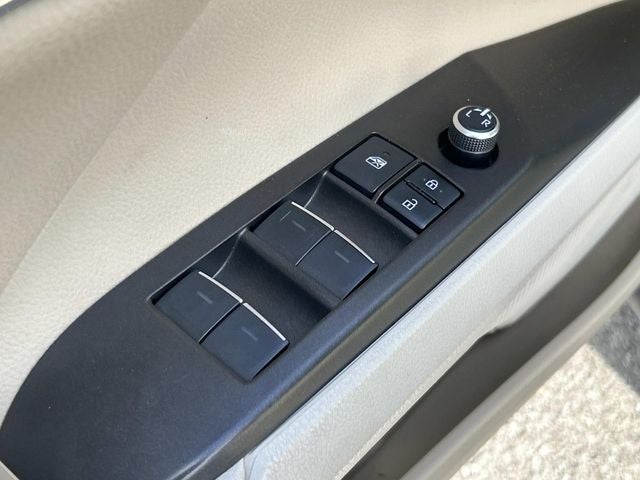 2022 Toyota Camry Hybrid XLE