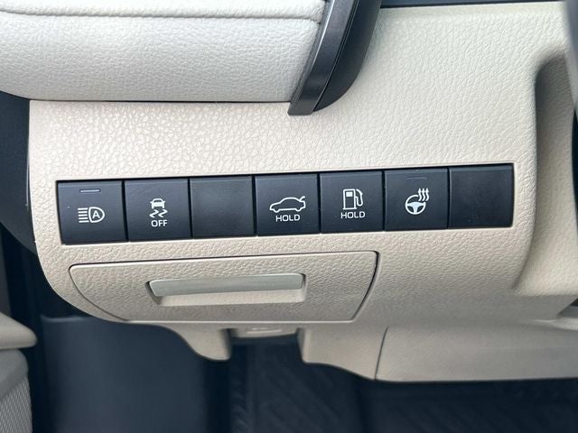 2022 Toyota Camry Hybrid XLE