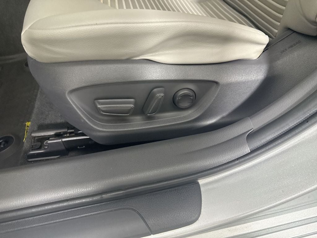 2021 Toyota Camry Hybrid SE