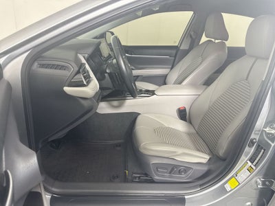2021 Toyota Camry Hybrid SE