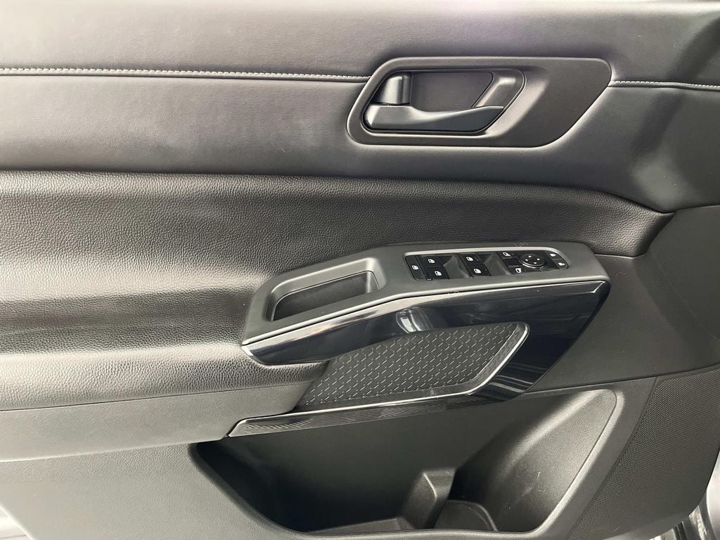 2023 Nissan Pathfinder S