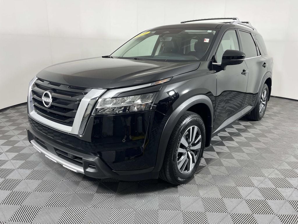 2024 Nissan Pathfinder SL