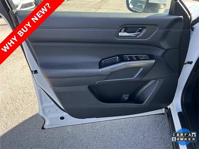 2024 Nissan Pathfinder SL