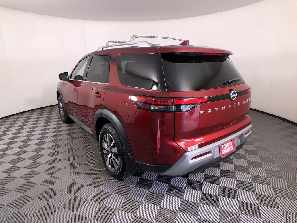2022 Nissan Pathfinder SL