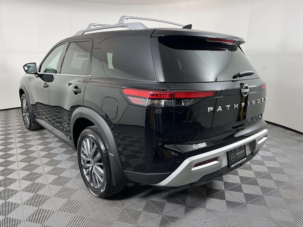 2024 Nissan Pathfinder SL