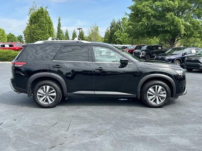 2025 Nissan Pathfinder SL