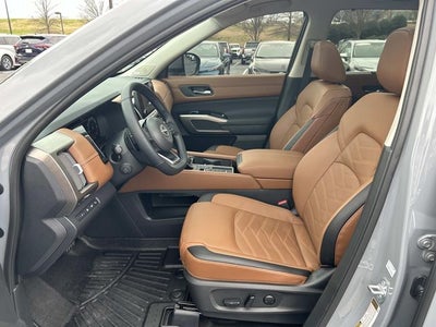 2025 Nissan Pathfinder Platinum