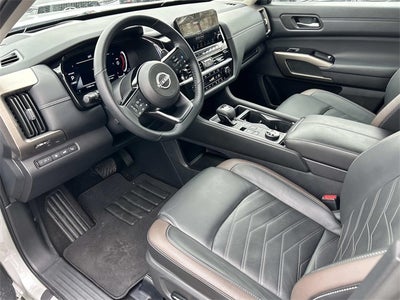 2025 Nissan Pathfinder Platinum