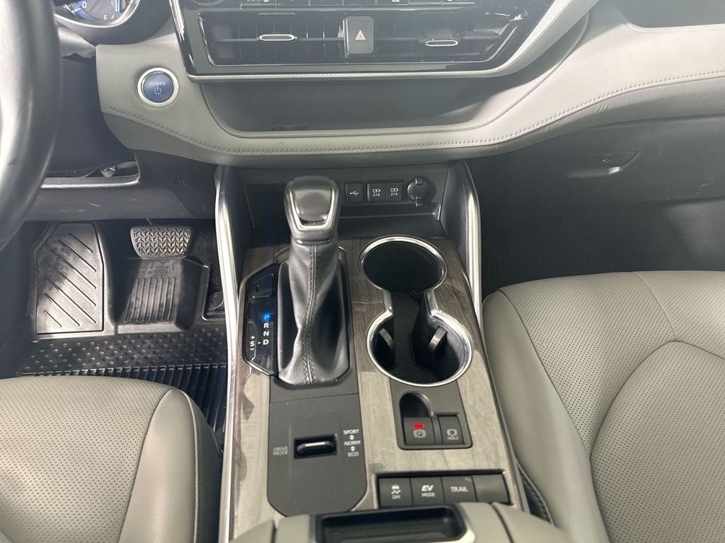 2021 Toyota Highlander Hybrid Platinum