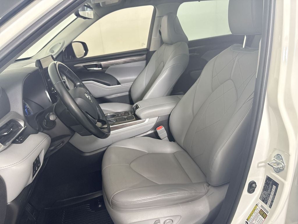 2021 Toyota Highlander Hybrid Platinum