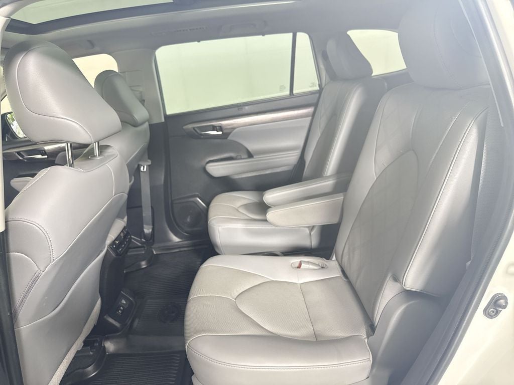 2021 Toyota Highlander Hybrid Platinum