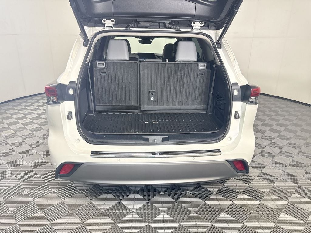 2021 Toyota Highlander Hybrid Platinum