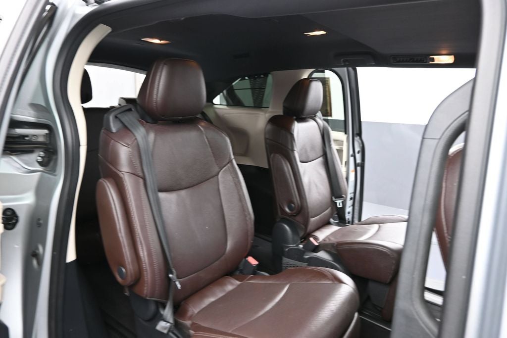 2021 Toyota Sienna Platinum 7 Passenger
