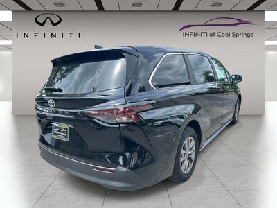 2026 Toyota Sienna LE 8 Passenger