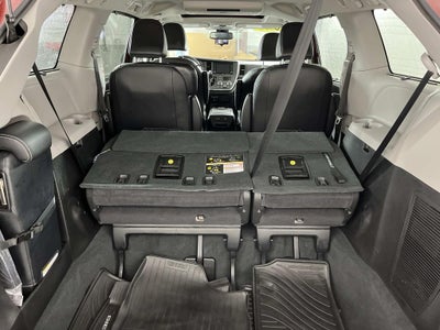 2019 Toyota Sienna SE Premium 8 Passenger