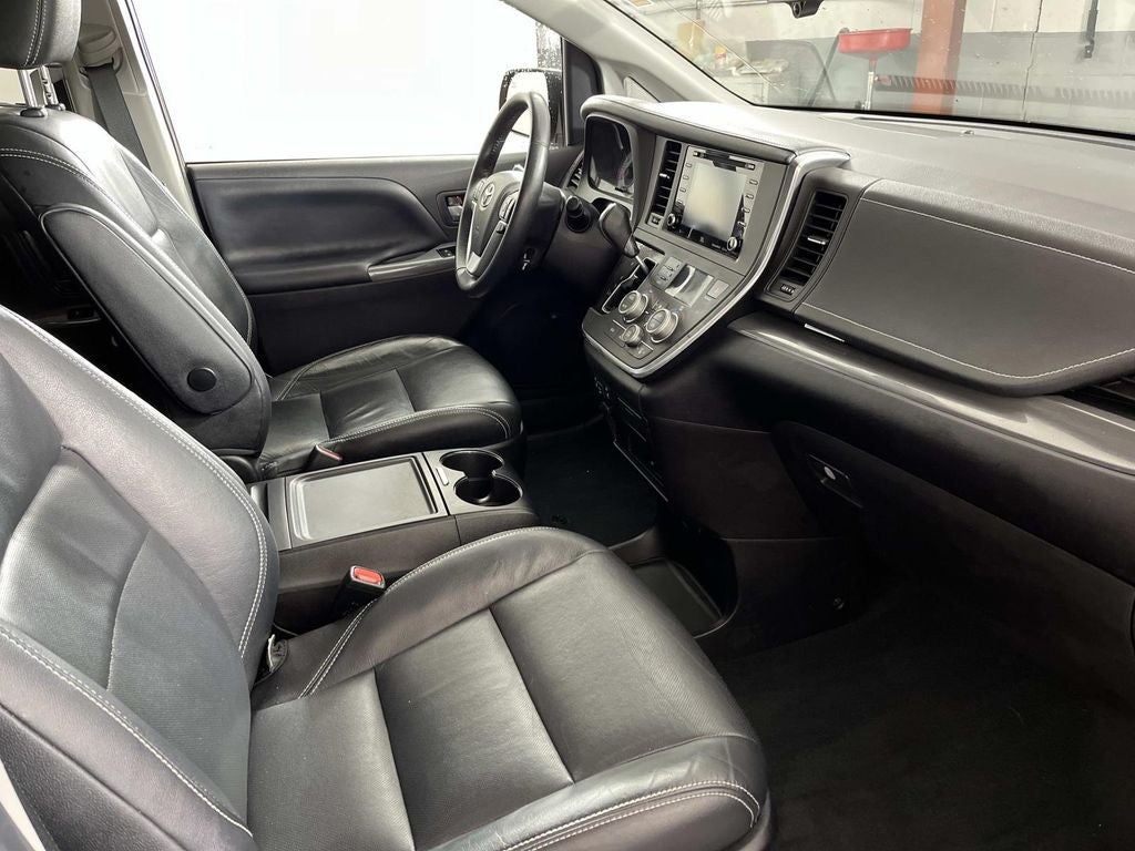 2019 Toyota Sienna SE Premium 8 Passenger