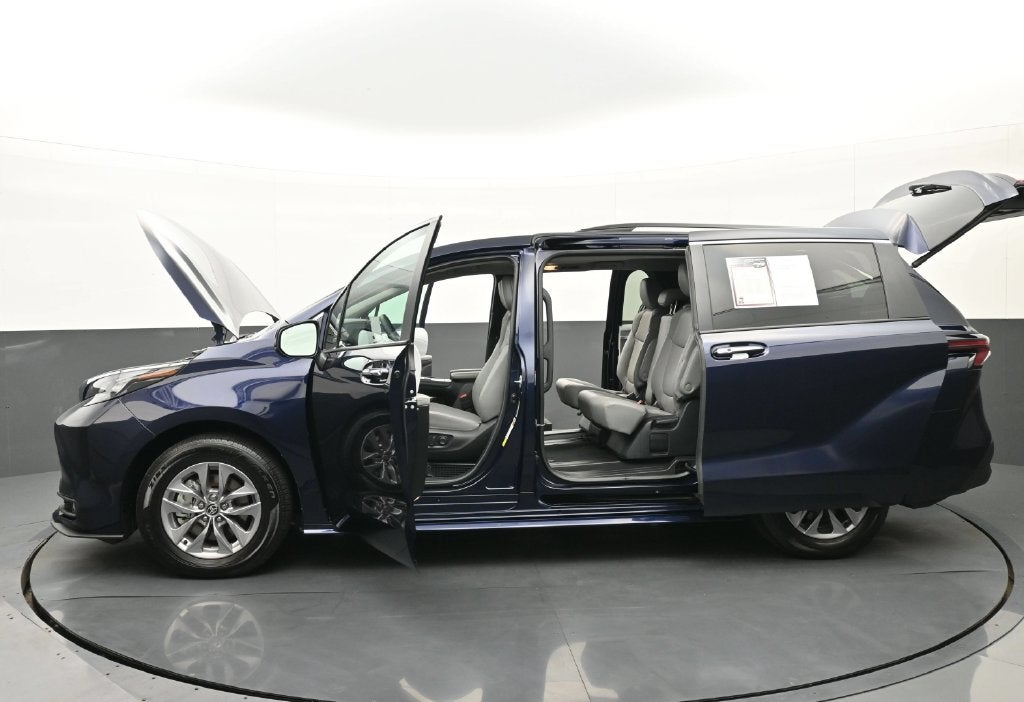 2026 Toyota Sienna XLE 8 Passenger