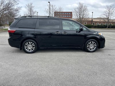 2019 Toyota Sienna XLE