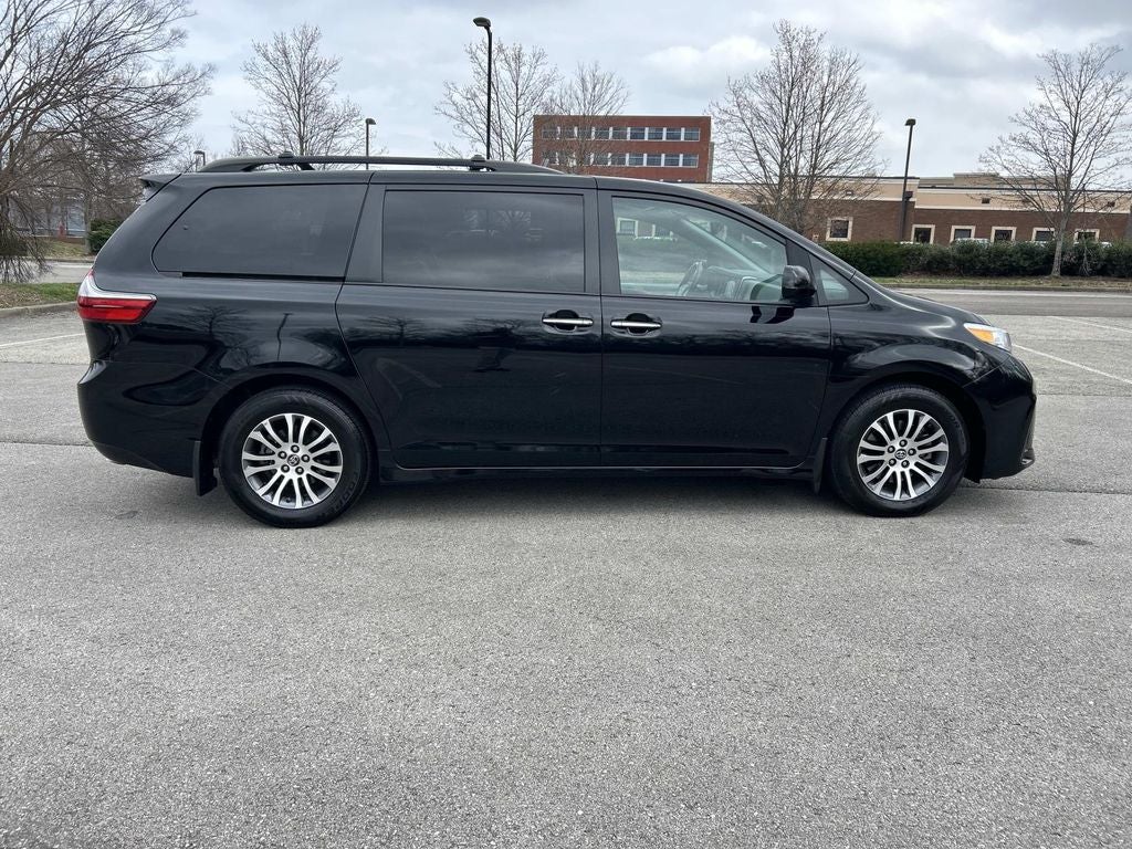 2019 Toyota Sienna XLE