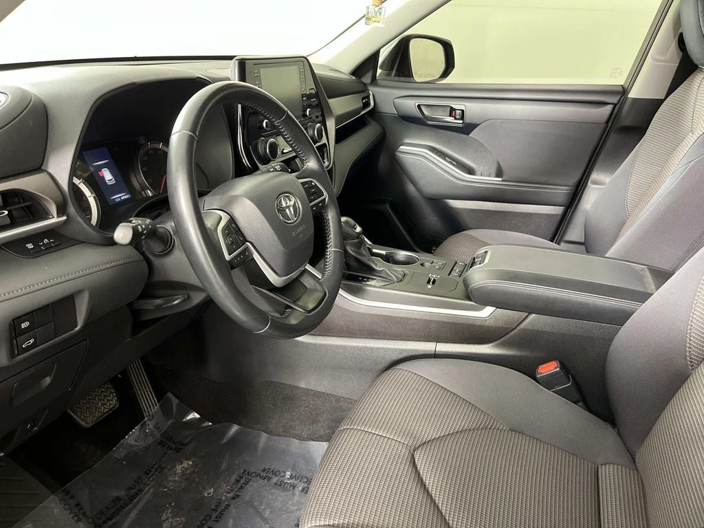 2022 Toyota Highlander LE