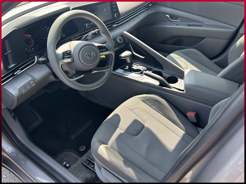 2023 Hyundai Elantra SE