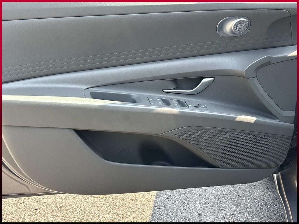 2023 Hyundai Elantra SE