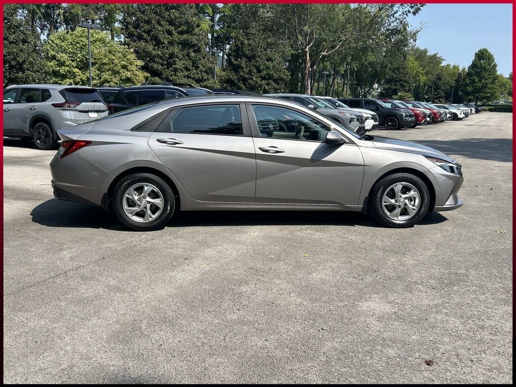 2023 Hyundai Elantra SE