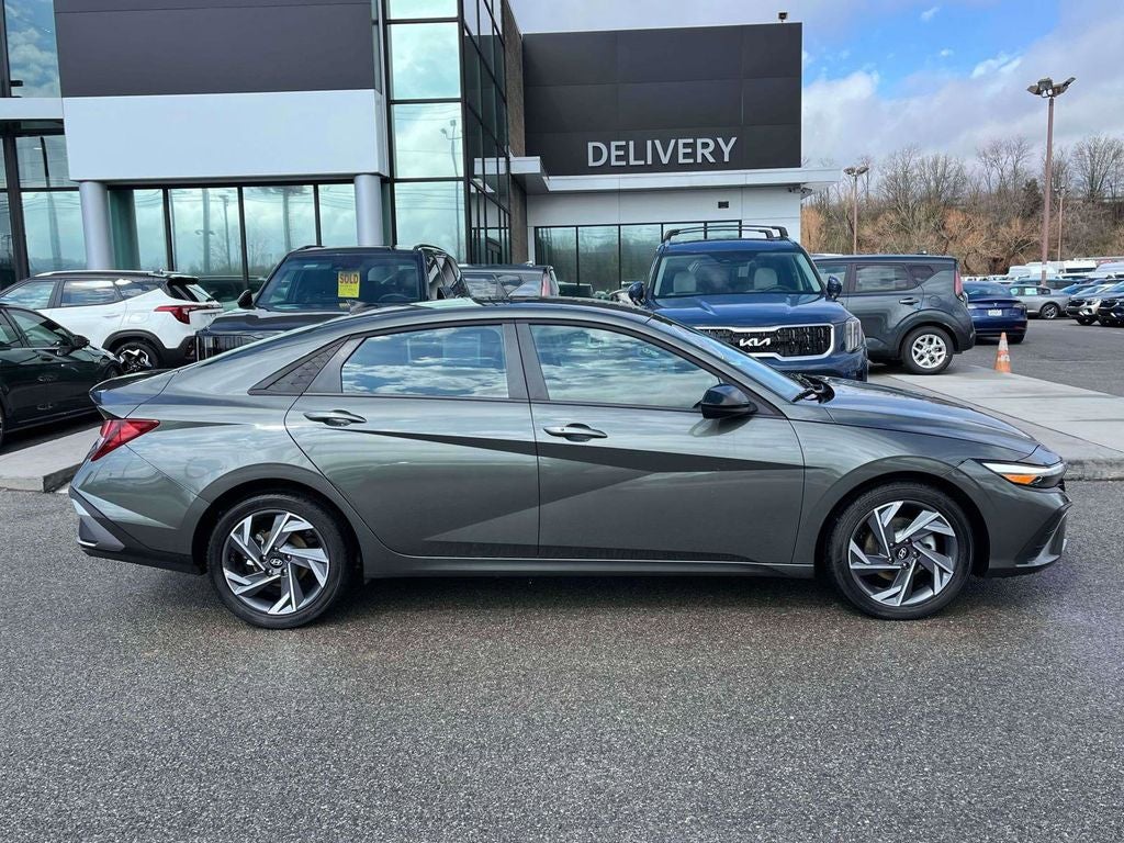 2025 Hyundai Elantra SEL Sport