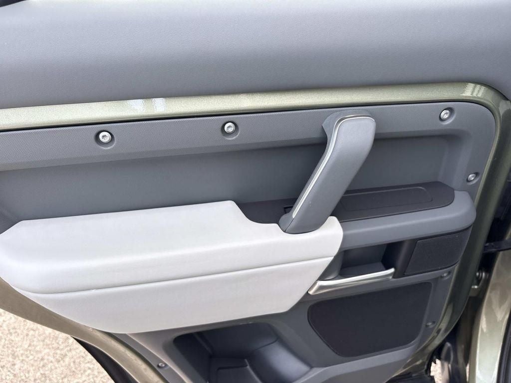 2025 Land Rover Defender X-Dynamic SE